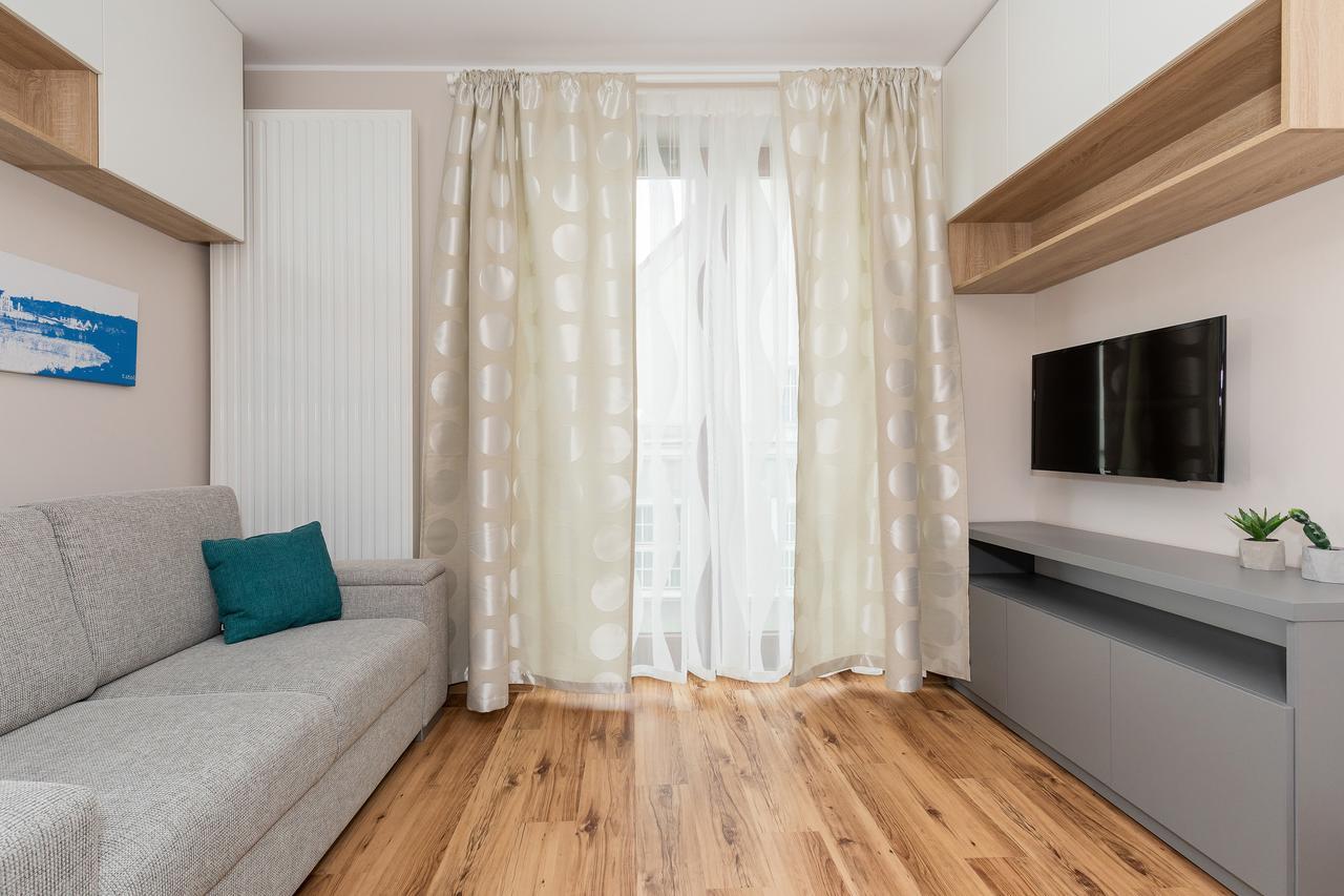 150M To The Old Market Square Apartment Dominikanska By Noclegi Renters Познан Екстериор снимка